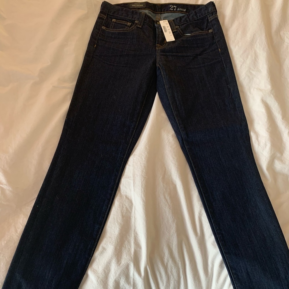 Dark wash ankle toothpick jean